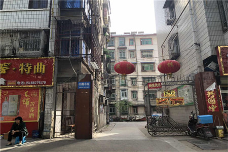 东平信用社家属院，中档装修，带储藏室